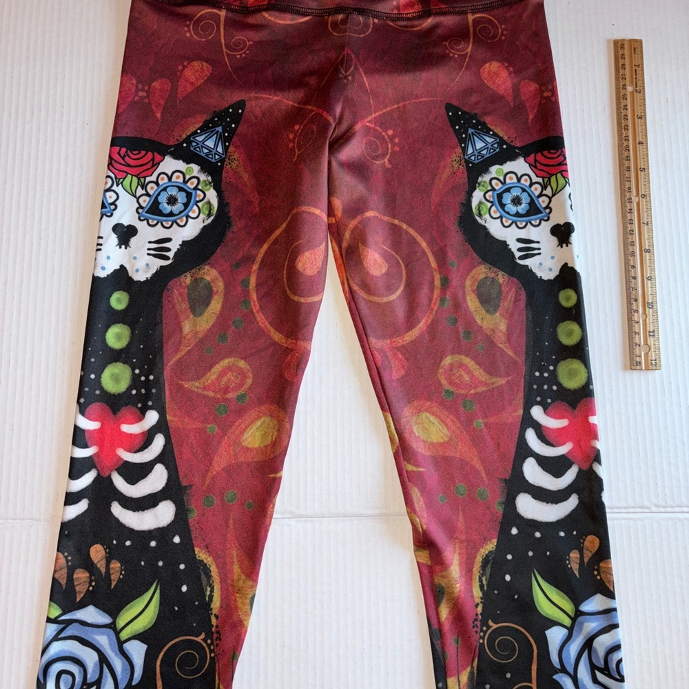 Source Unknown Red Day of the Dead Cat Print Capris